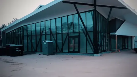 The church project: glass front and steel frame